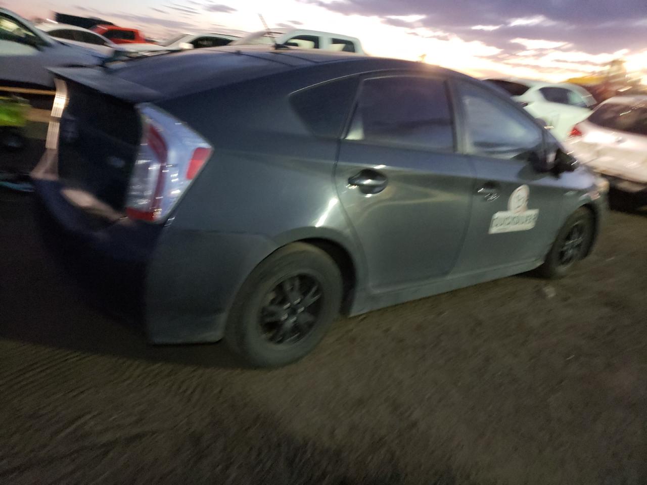 Изображение 3 2014 TOYOTA PRIUS  2014 с VIN JTDKN3DU1E1765633