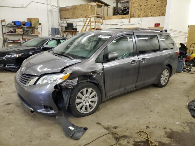 2017 TOYOTA SIENNA LE 2017 image