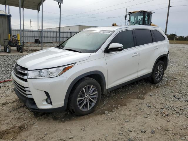 Image 1 of 2019 TOYOTA HIGHLANDER SE 2019 with VIN 5TDKZRFH9KS320062