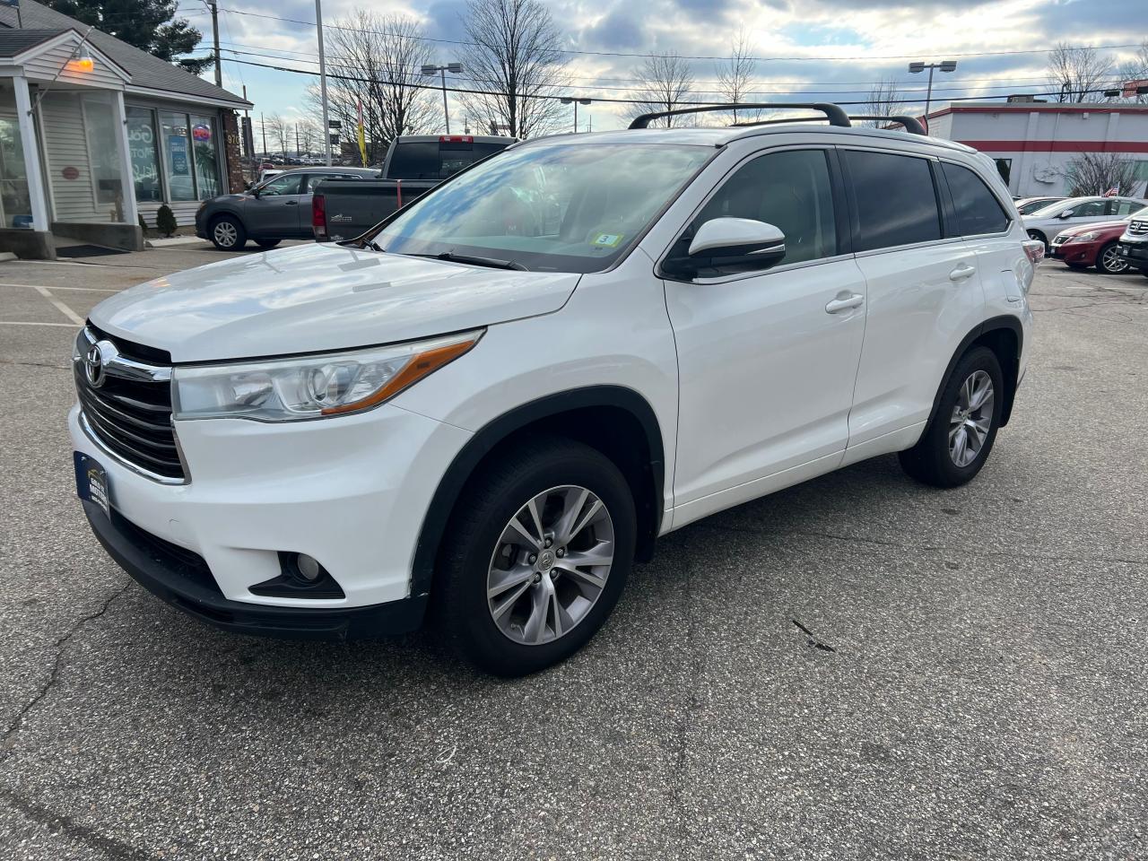 Image 2 of 2015 TOYOTA HIGHLANDER XLE 2015 with VIN 5TDJKRFH0FS095407