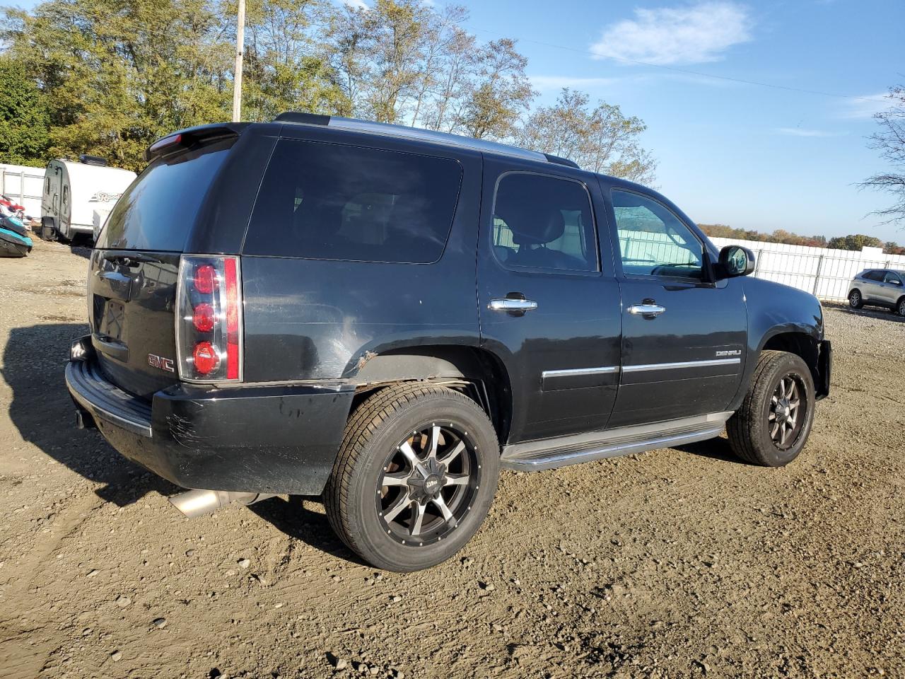 Image 3 of 2011 GMC YUKON DENALI 2011 with VIN 1GKS2EEFXBR242679