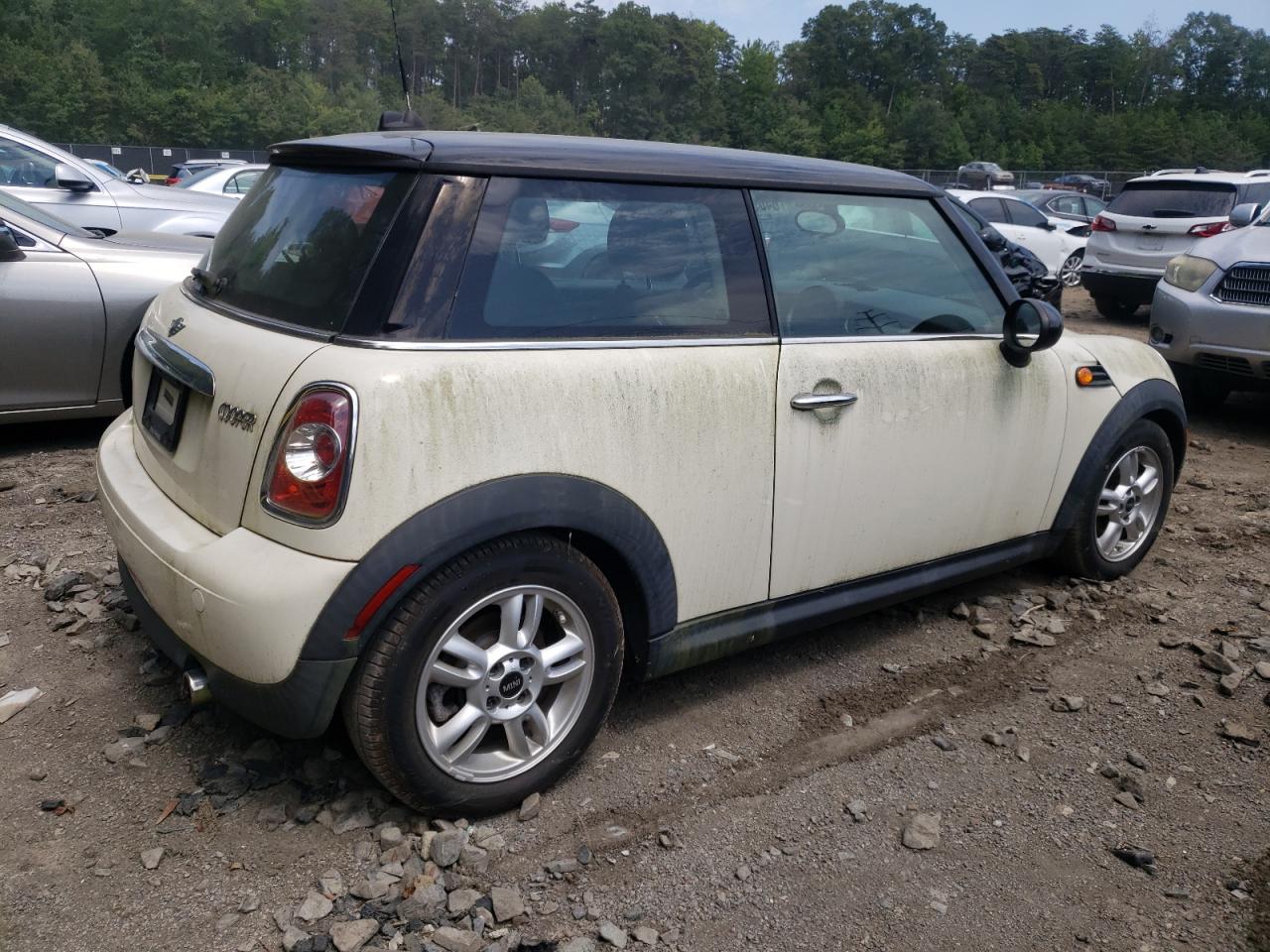 Image 3 of 2013 MINI COOPER  2013 with VIN WMWSU3C58DT686571