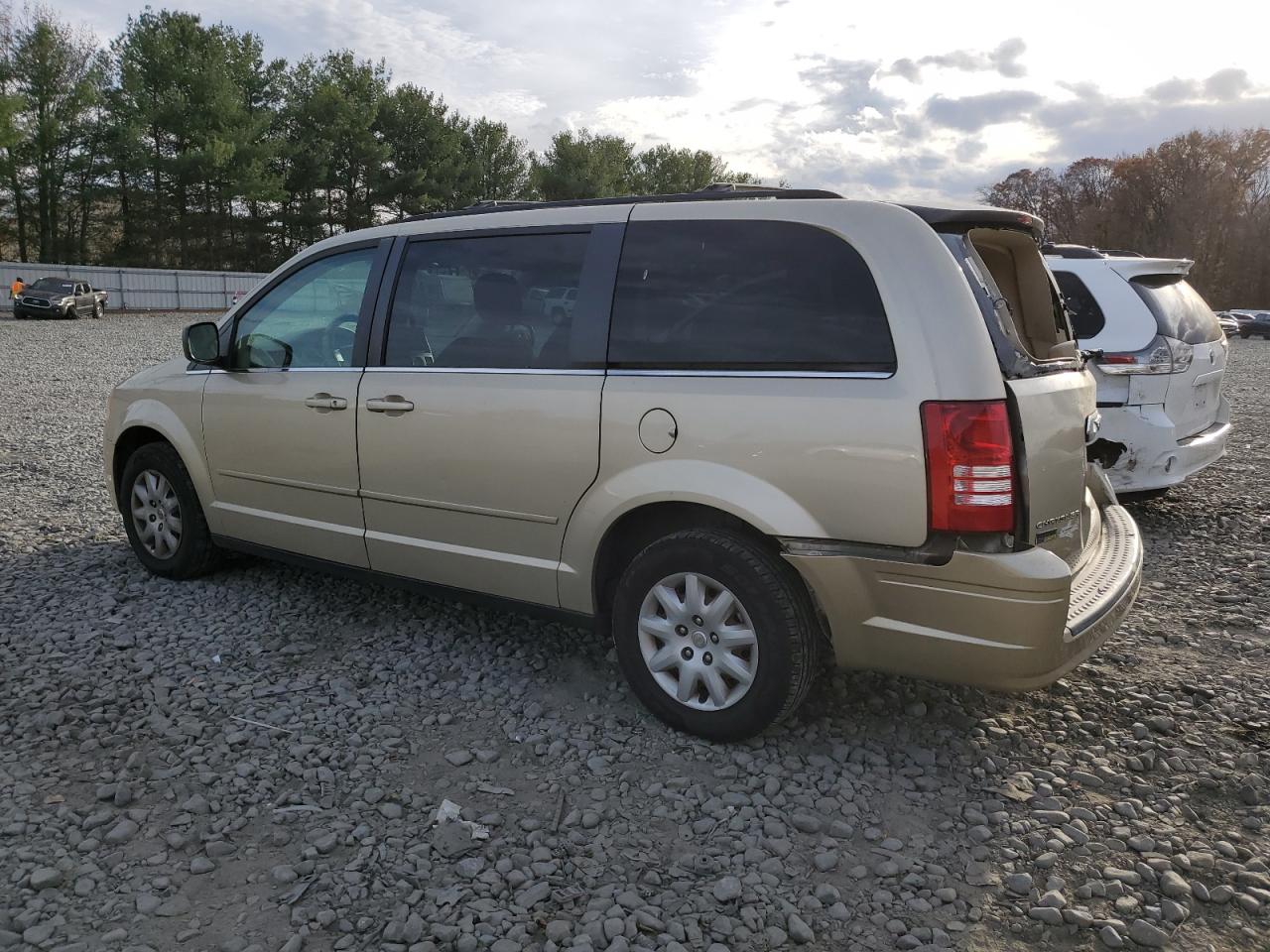 Image 2 of 2010 CHRYSLER TOWN & COUNTRY LX 2010 with VIN 2A4RR4DE5AR178076