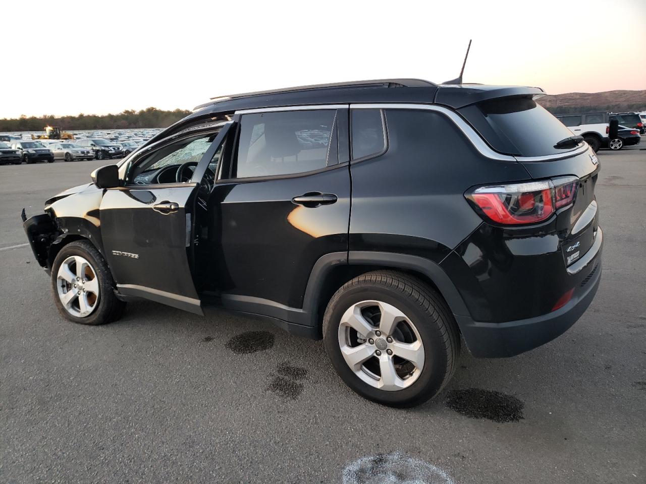 Изображение 2 2018 JEEP COMPASS LATITUDE 2018 с VIN 3C4NJDBB1JT435929