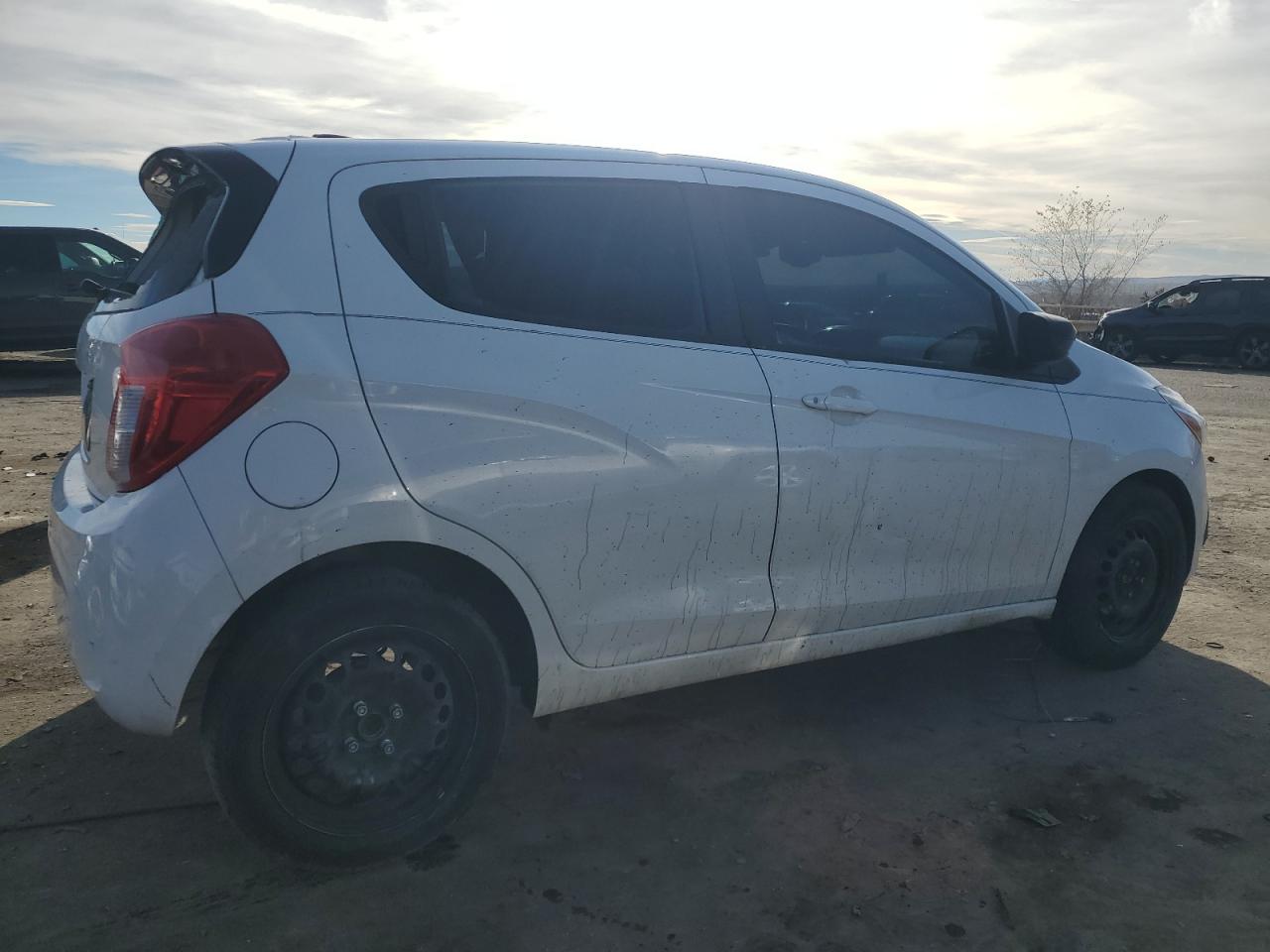 Изображение 3 2017 CHEVROLET SPARK LS 2017 с VIN KL8CB6SA4HC731677