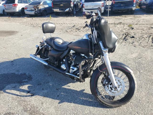 Image 2 of 2011 HARLEY-DAVIDSON FLHX  2011 with VIN 1HD1KB41XBB608708