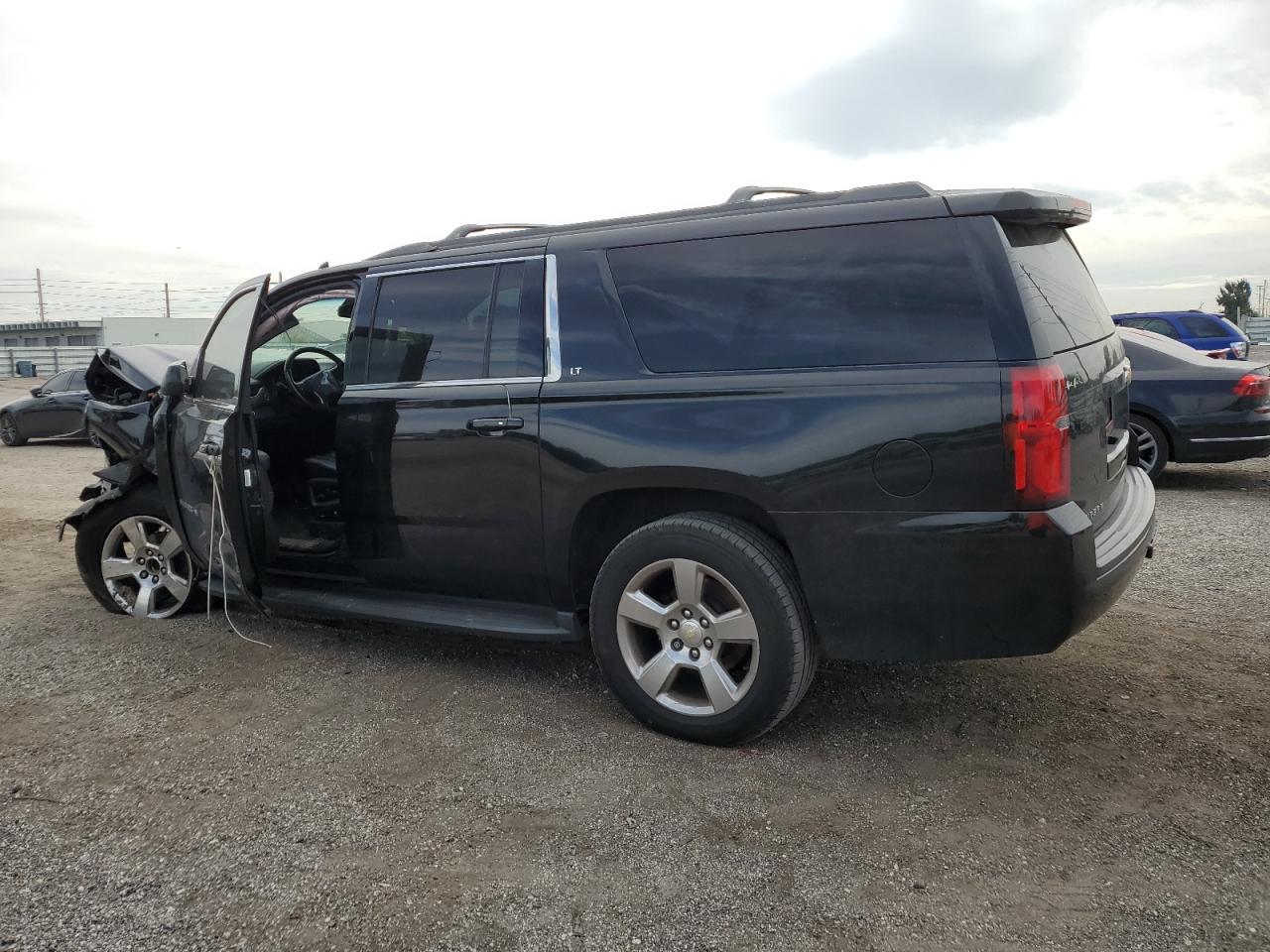 Изображение 2 2015 CHEVROLET SUBURBAN C1500 LT 2015 с VIN 1GNSCJKC7FR305858