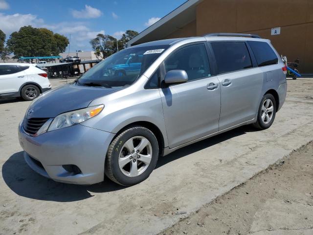 2013 TOYOTA SIENNA LE 2013 image