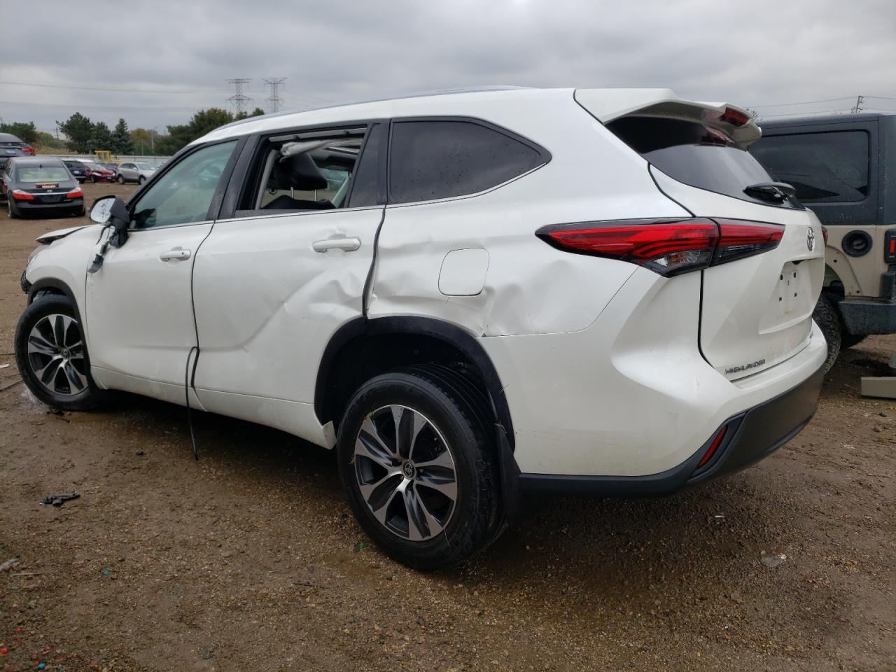 Изображение 2 2020 TOYOTA HIGHLANDER XLE 2020 с VIN 5TDHZRBH0LS042833