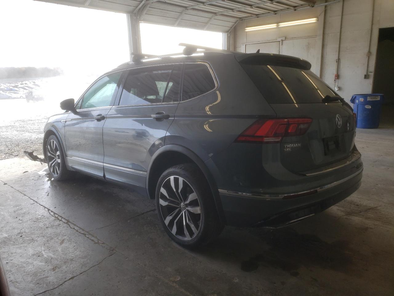 Изображение 2 2020 VOLKSWAGEN TIGUAN SEL PREMIUM R-LINE 2020 с VIN 3VV4B7AX1LM062929