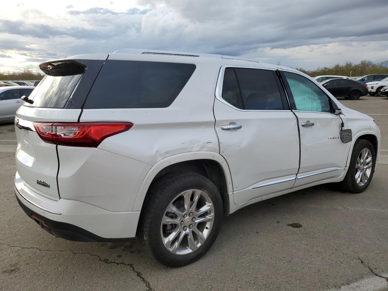 Image 3 of 2020 CHEVROLET TRAVERSE HIGH COUNTRY 2020 with VIN 1GNEVNKW0LJ287738