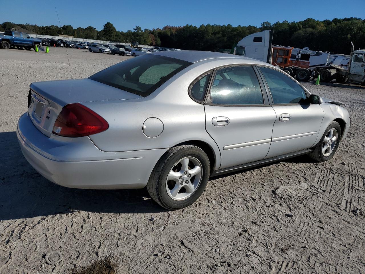 Image 3 of 2001 FORD TAURUS SE 2001 with VIN 1FAFP53U81G206442
