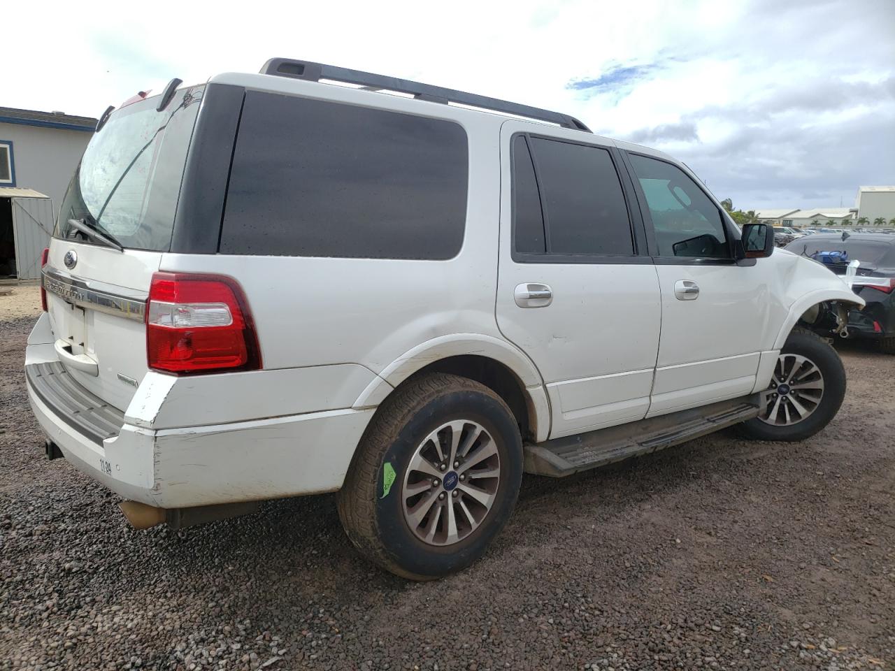 Image 3 of 2015 FORD EXPEDITION XLT 2015 with VIN 1FMJU1HT1FEF09051