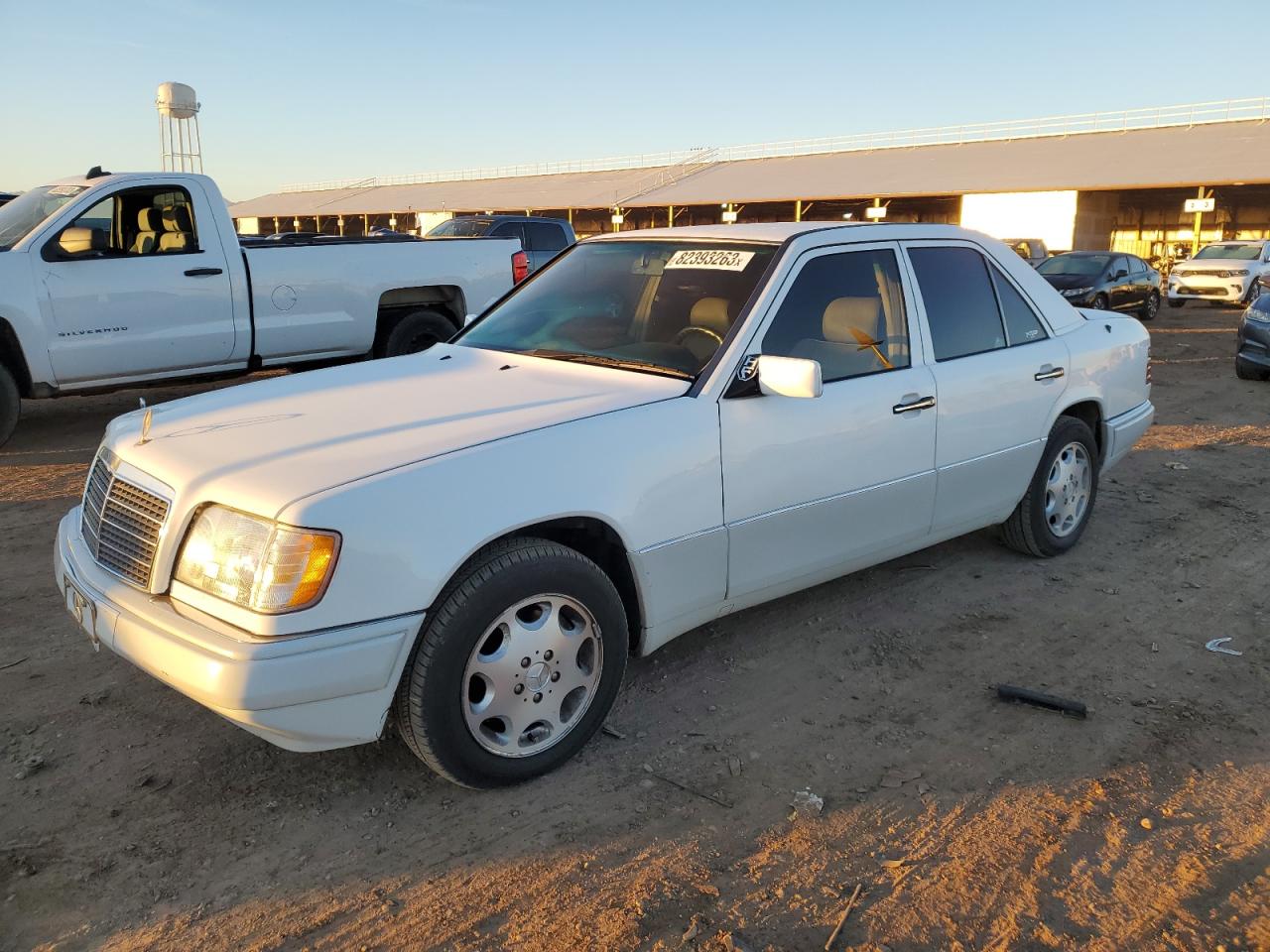 Obraz 1 z 1995 MERCEDES-BENZ E 320 BASE 1995 z VIN WDBEA32E1SC159056