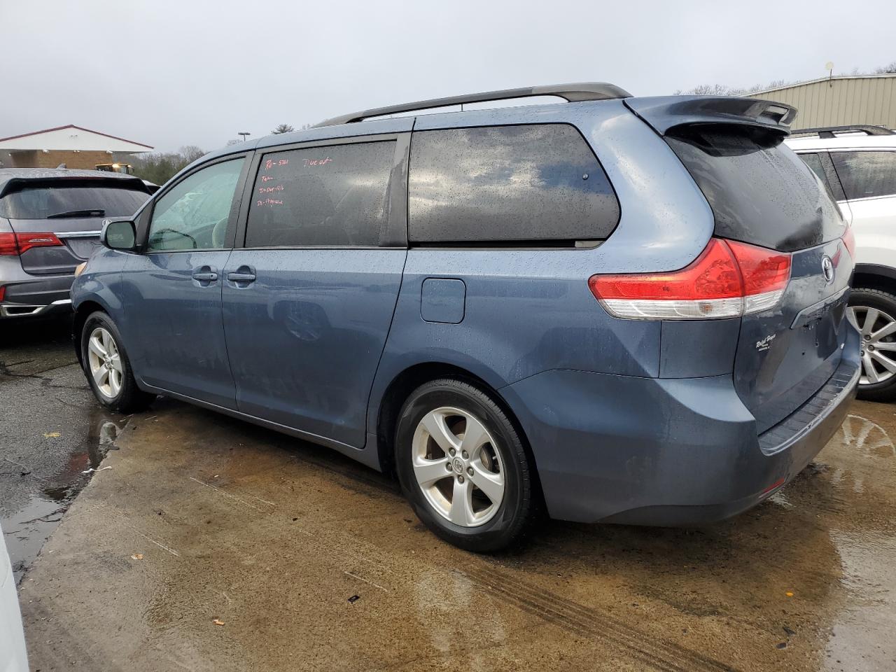 Obraz 2 z 2013 TOYOTA SIENNA LE 2013 z VIN 5TDKK3DC9DS343188