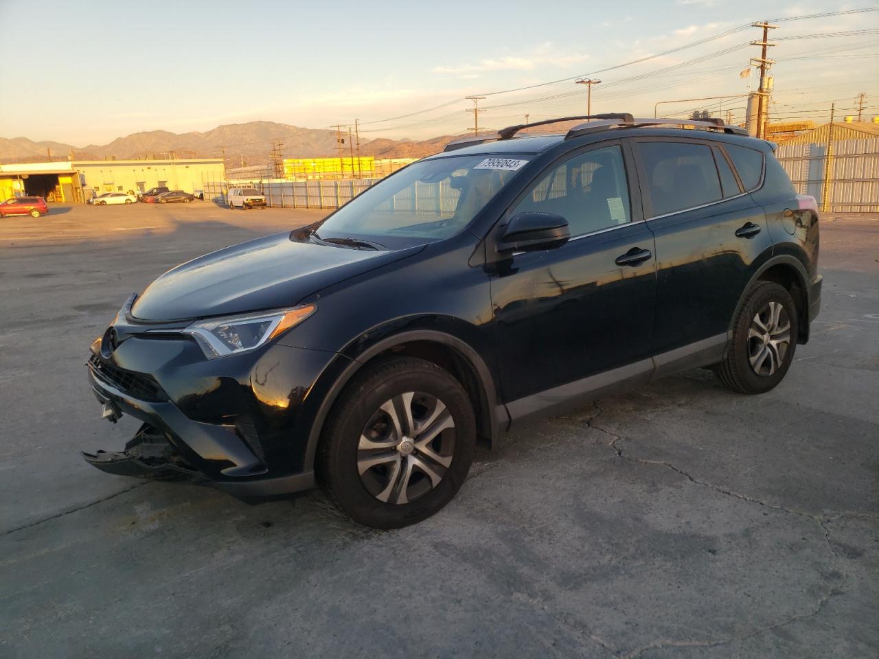 Obraz 1 z 2018 TOYOTA RAV4 LE 2018 z VIN 2T3ZFREV6JW498703