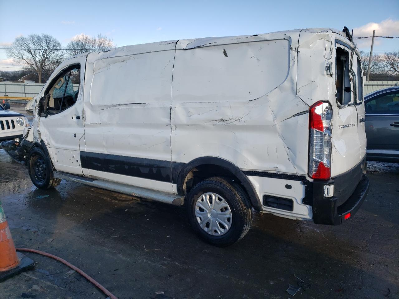 Изображение 2 2023 FORD TRANSIT T-250 2023 с VIN 1FTBR1Y83PKA85753