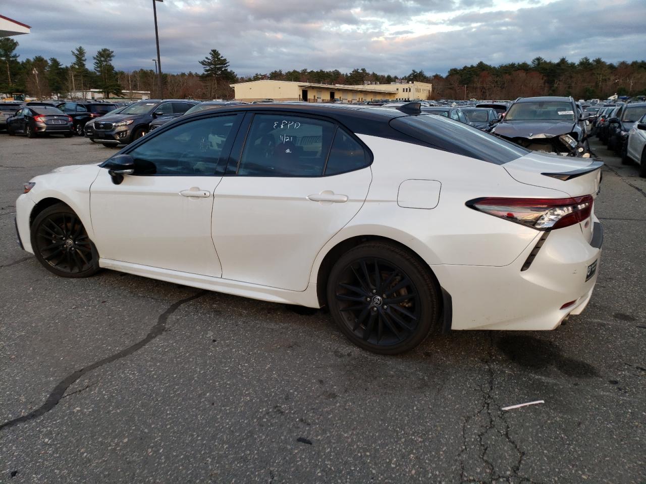 Obraz 2 z 2021 TOYOTA CAMRY XSE 2021 z VIN 4T1K61BK3MU044645