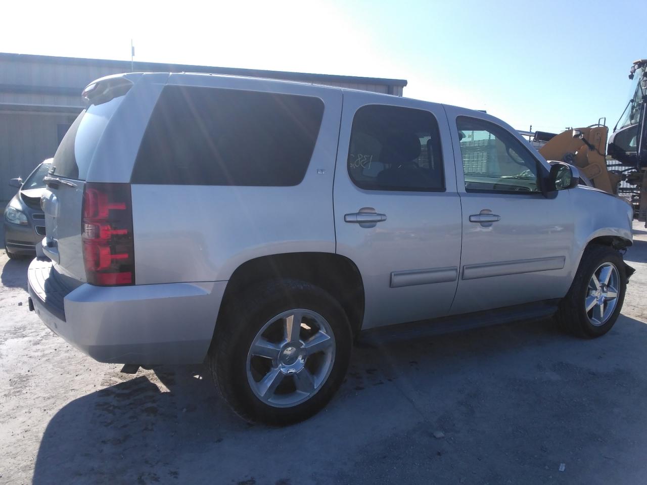 Image 3 of 2011 CHEVROLET TAHOE K1500 LT 2011 with VIN 1GNSKBE08BR292350
