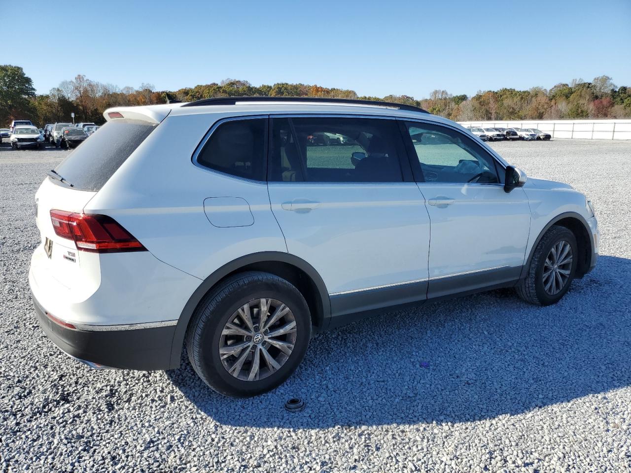 Obraz 3 z 2018 VOLKSWAGEN TIGUAN SE 2018 z VIN 3VV2B7AX8JM066867
