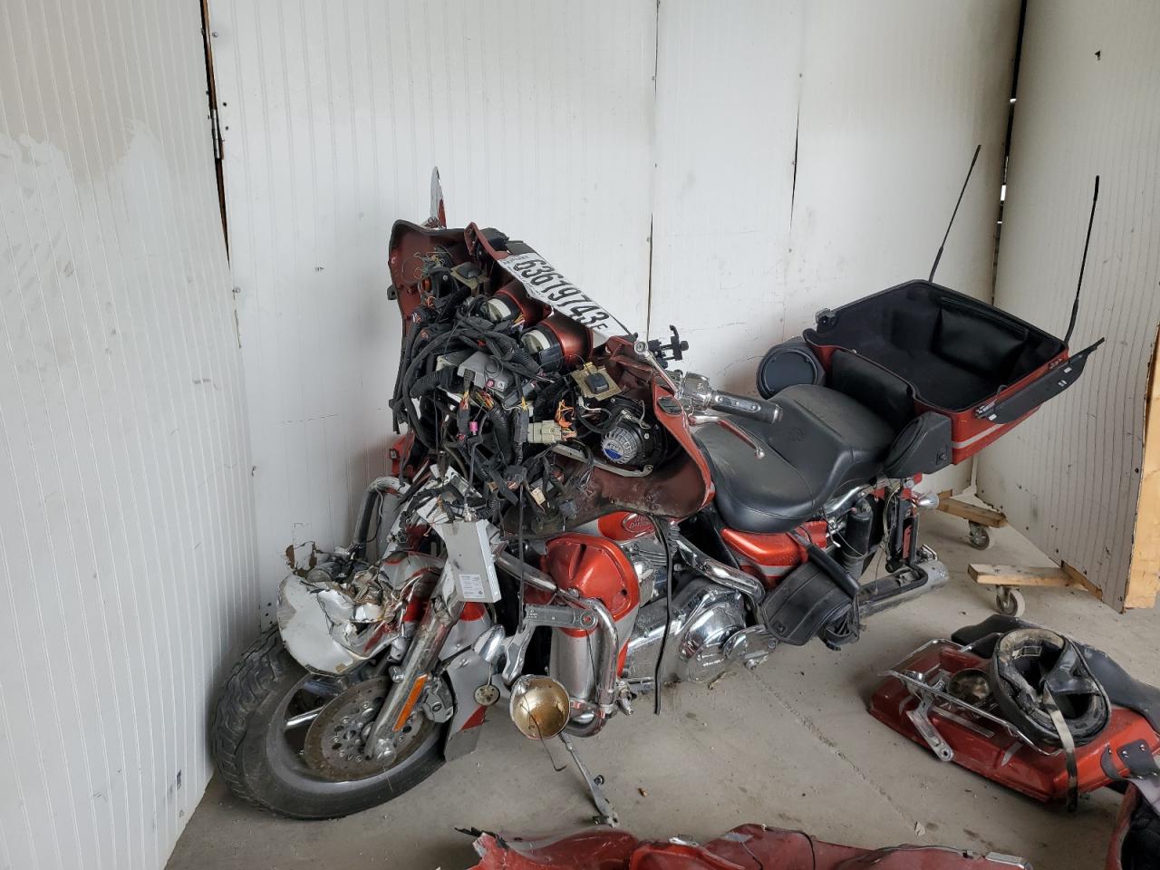 Image 2 of 2008 HARLEY-DAVIDSON FLHTCUSE3  2008 with VIN 1HD1PR8158Y950481