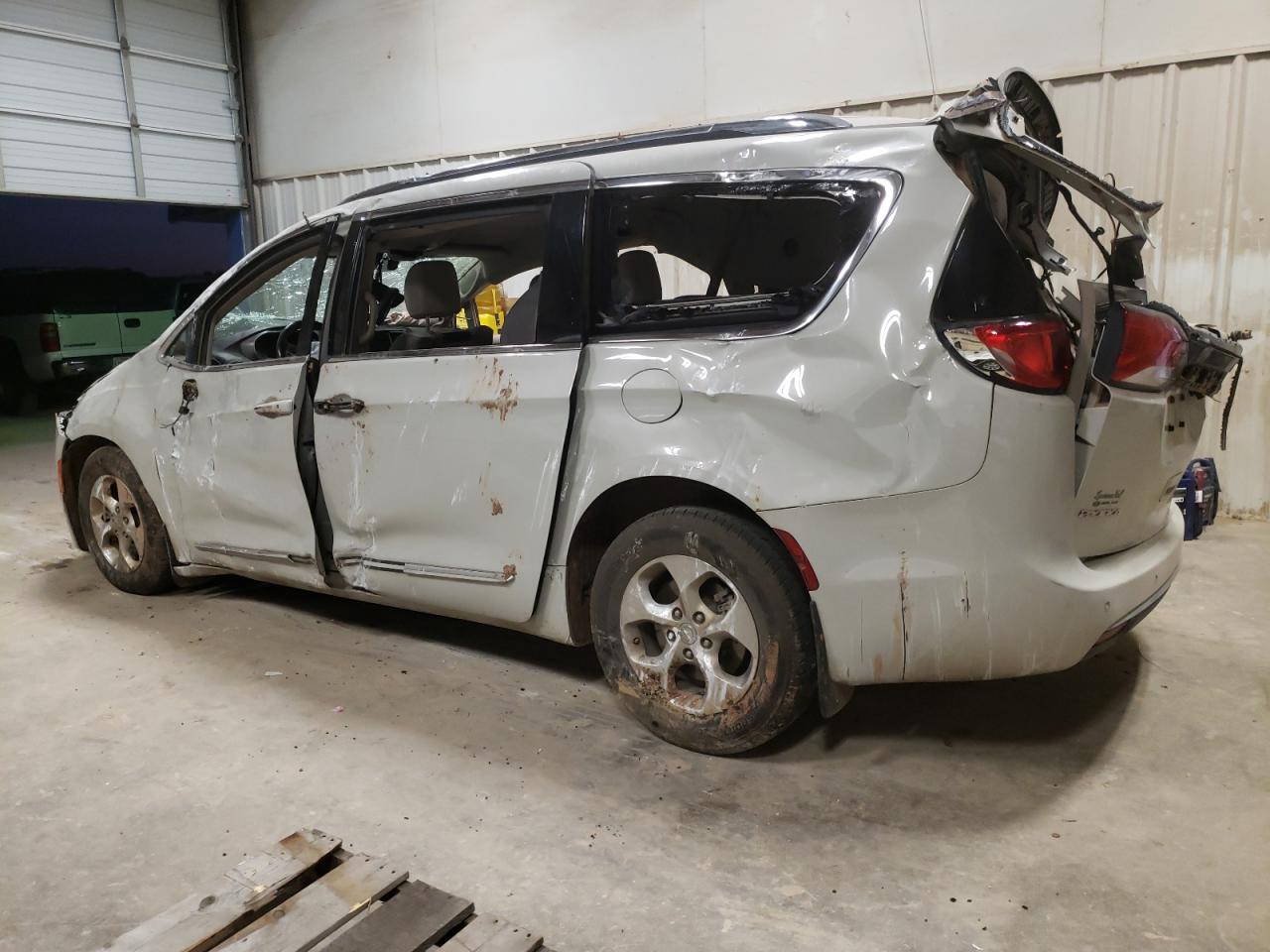 Изображение 2 2017 CHRYSLER PACIFICA TOURING L PLUS 2017 с VIN 2C4RC1EGXHR703715