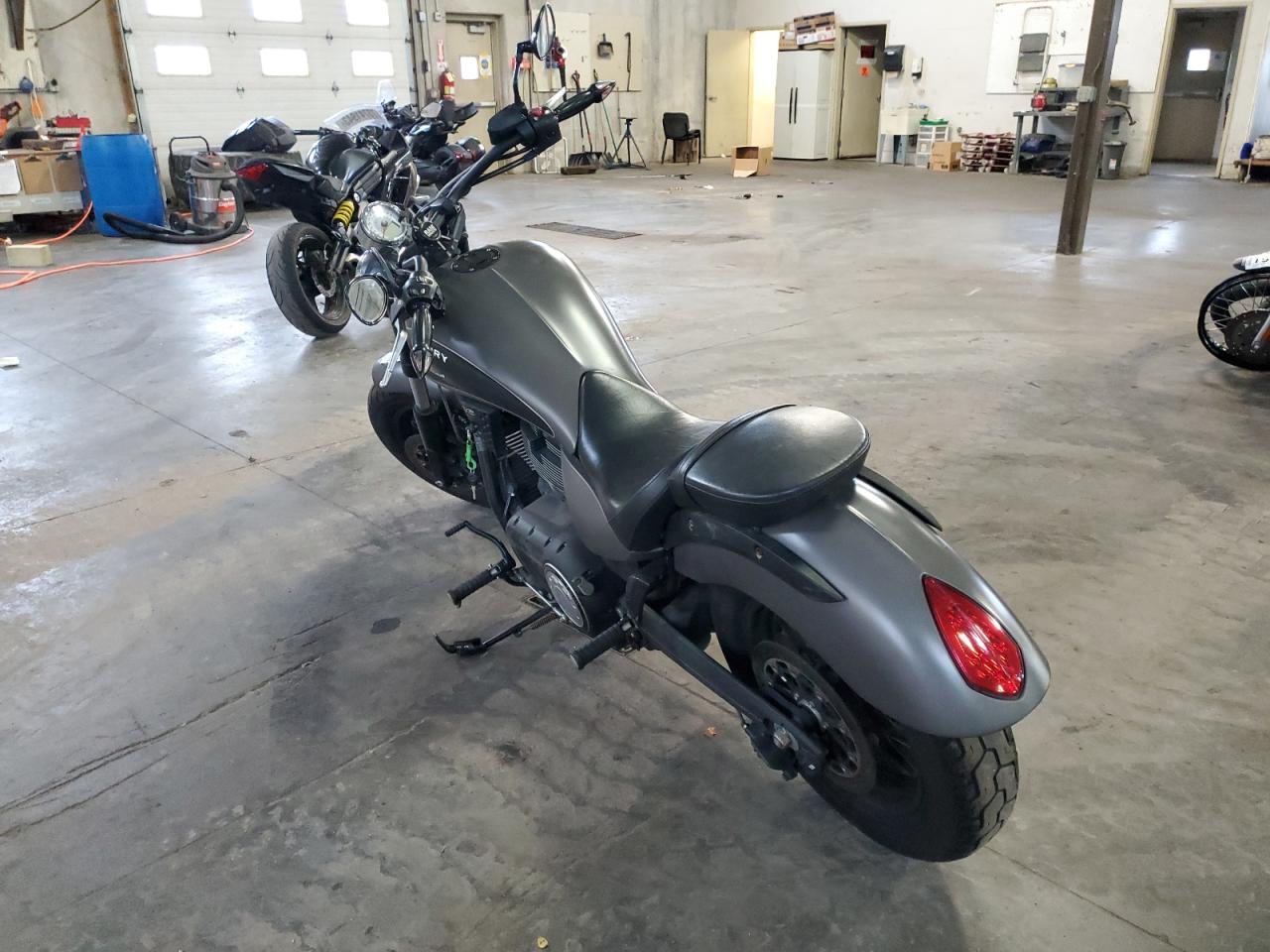 Image 3 of 2015 VICTORY MOTORCYCLES GUNNER  2015 with VIN 5VPLB36N9F3034653