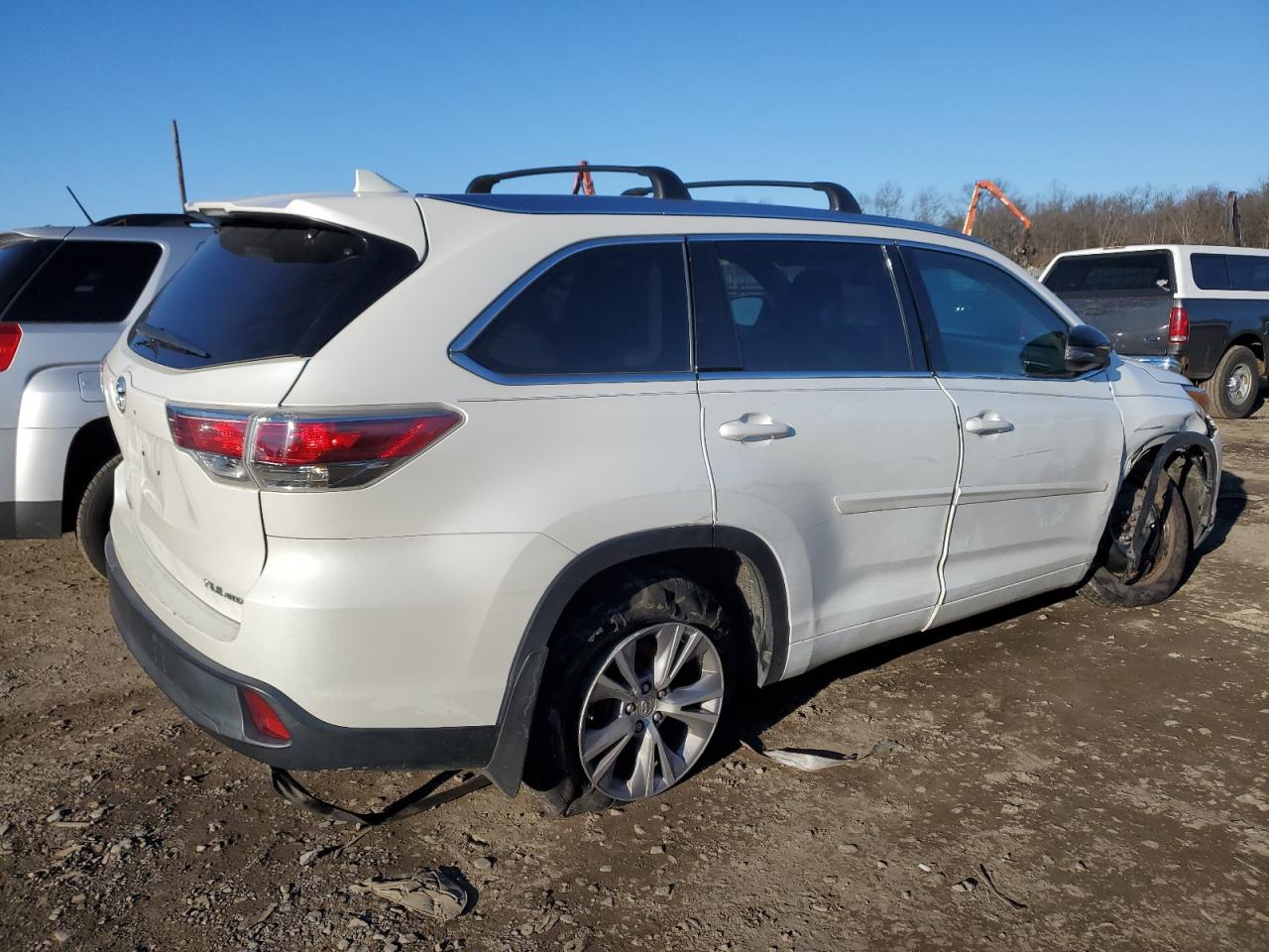 Image 3 of 2015 TOYOTA HIGHLANDER XLE 2015 with VIN 5TDJKRFH1FS076221