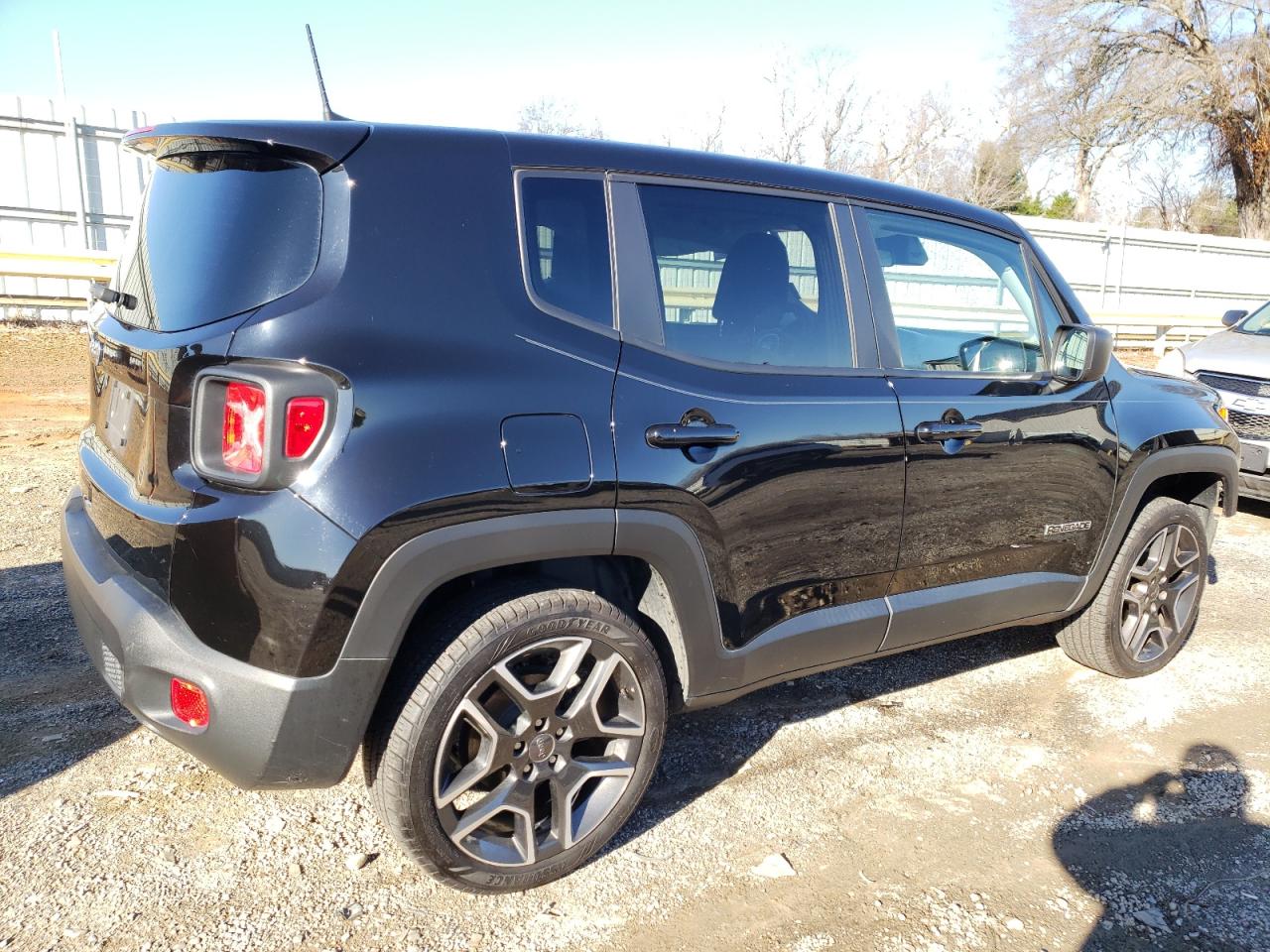 Image 3 of 2021 JEEP RENEGADE SPORT 2021 with VIN ZACNJDAB2MPM11522