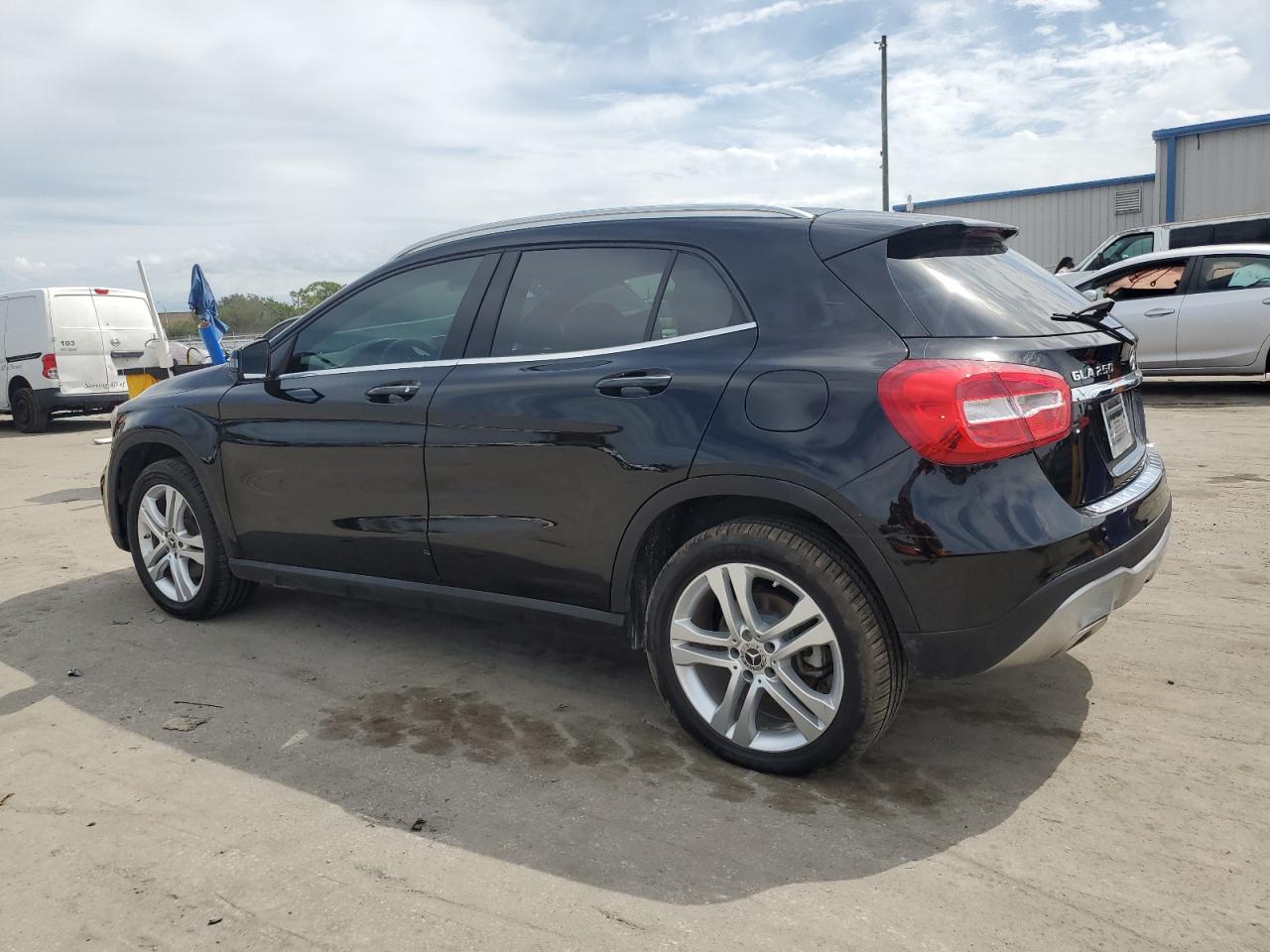 Image 2 of Mercedes-Benz Gla 250 2018 with VIN WDCTG4EB7JJ423609