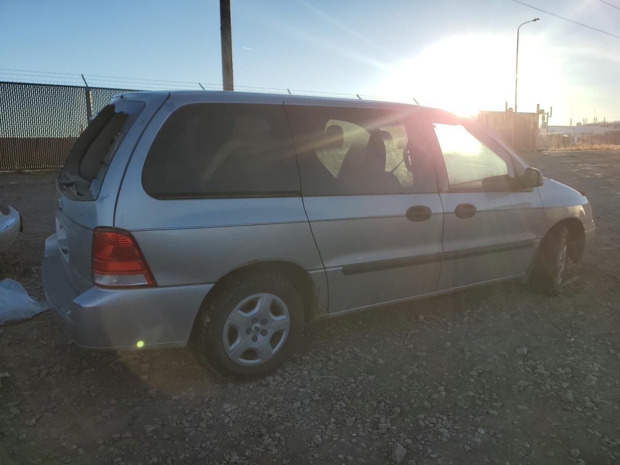 Image 3 of 2004 FORD FREESTAR S 2004 with VIN 2FMZA50634BA80951