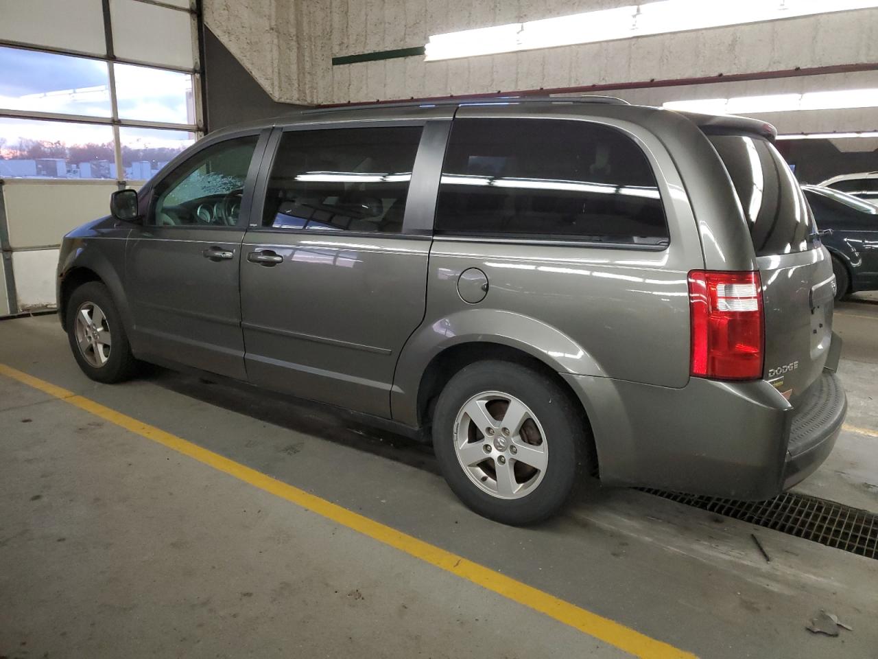 Изображение 2 2010 DODGE GRAND CARAVAN SE 2010 с VIN 2D4RN4DE8AR254765