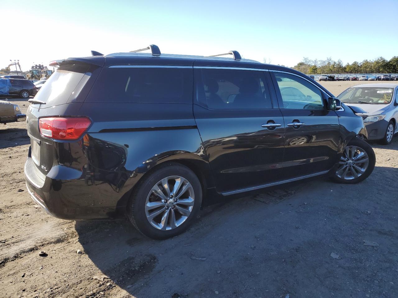 Image 3 of 2018 KIA SEDONA SXL 2018 with VIN KNDME5C18J6348874
