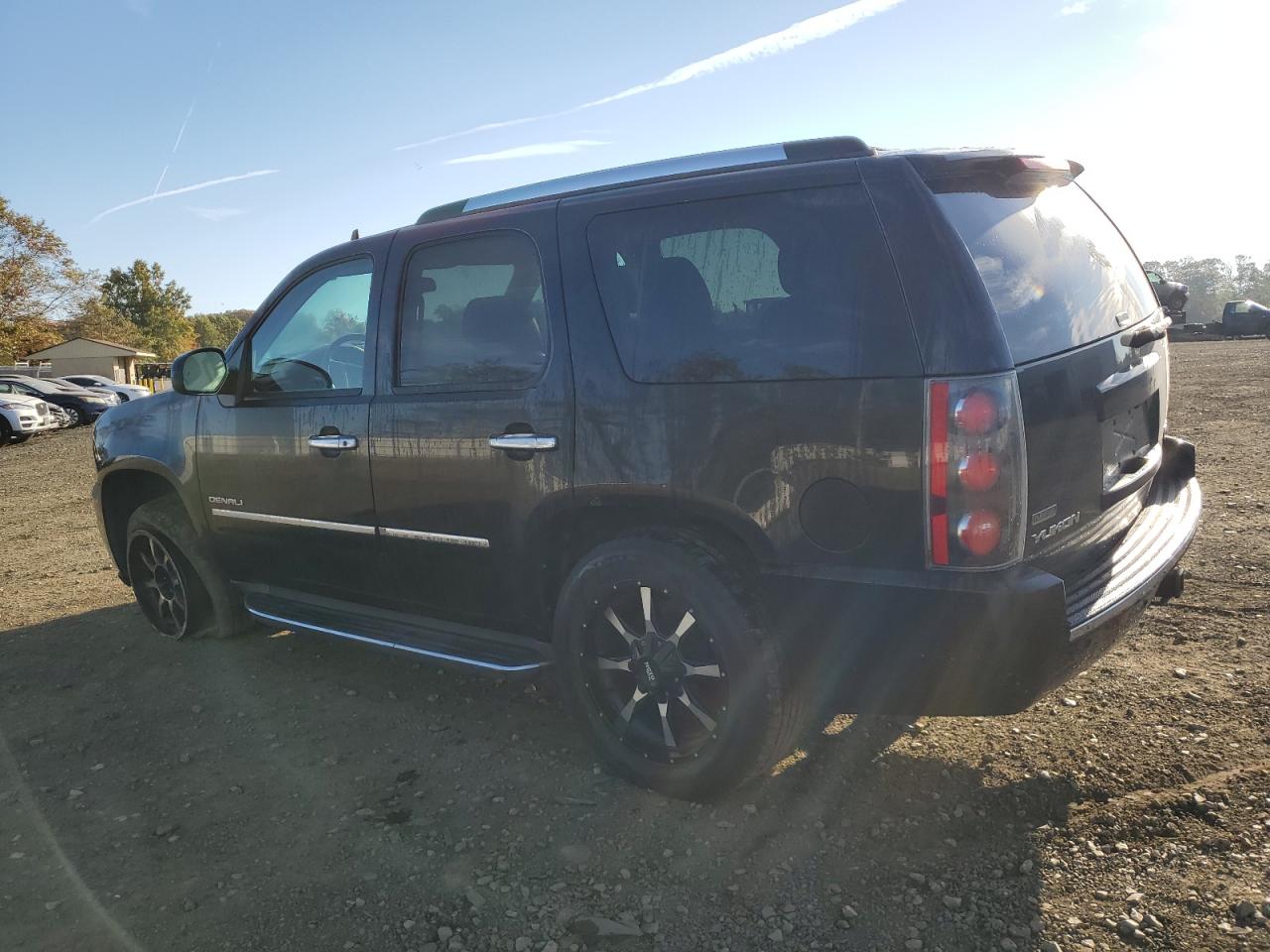 Изображение 2 2011 GMC YUKON DENALI 2011 с VIN 1GKS2EEFXBR242679