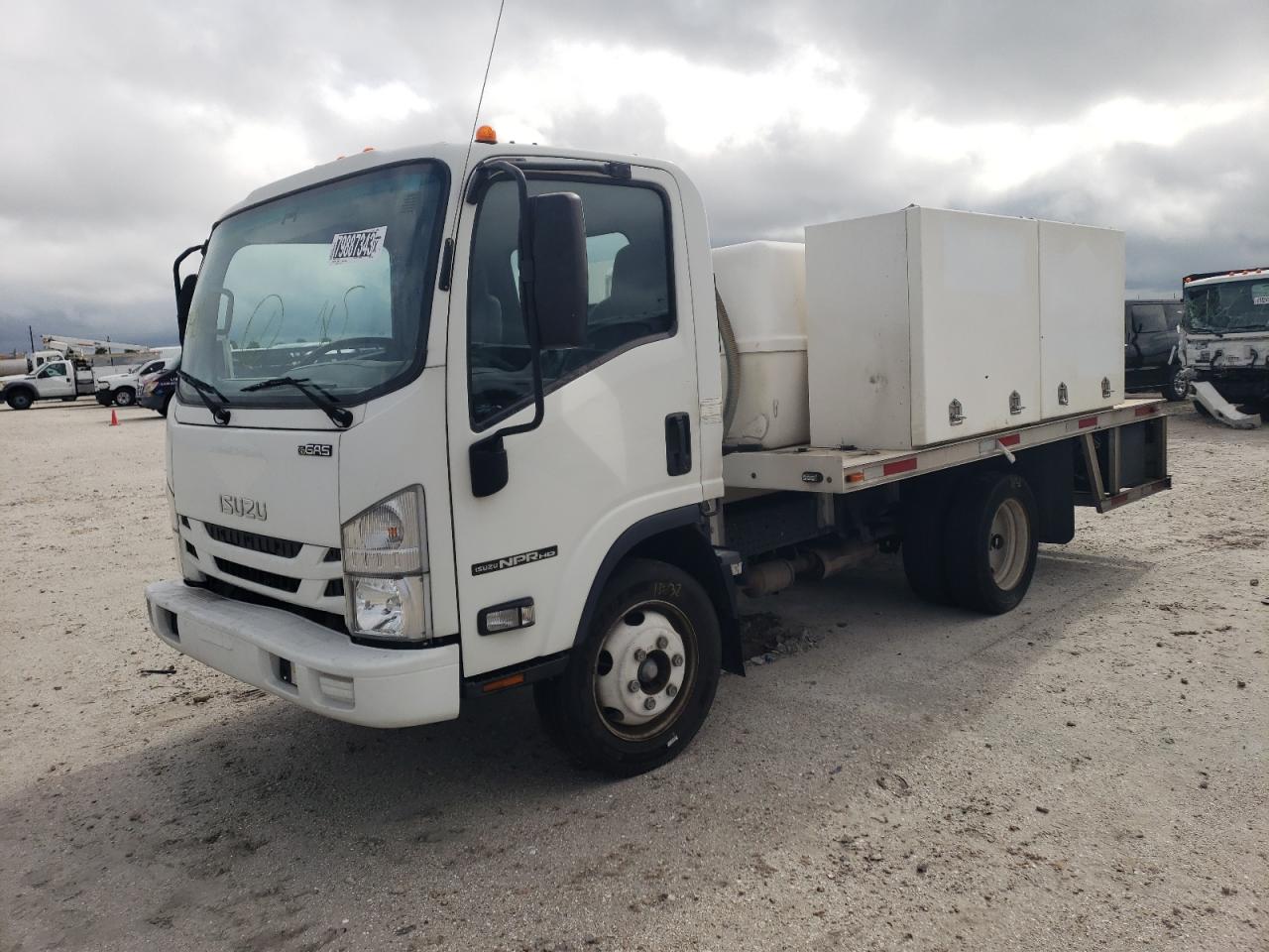 Изображение 2019 ISUZU NPR HD  2019