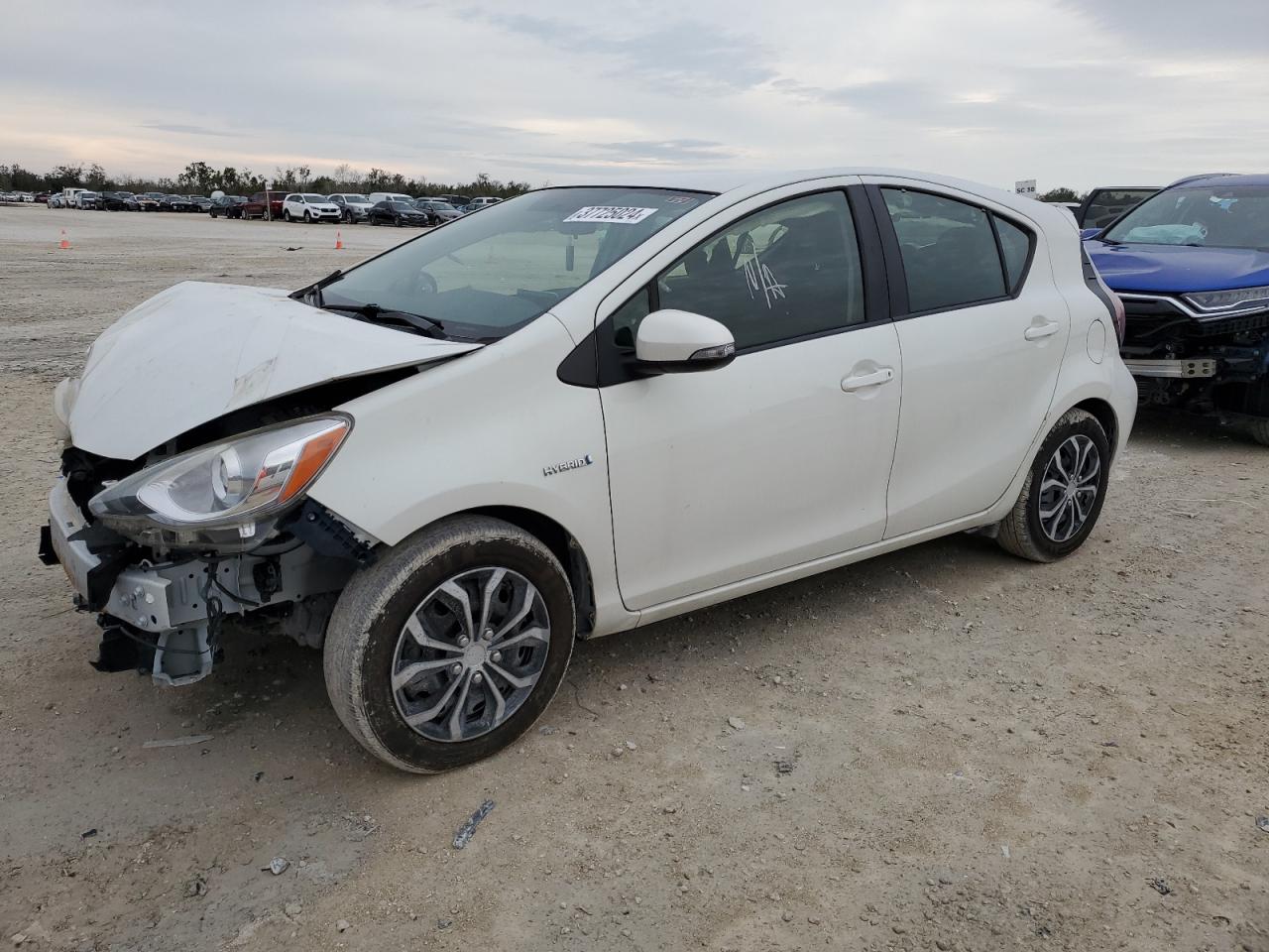 Изображение 1 2015 TOYOTA PRIUS C  2015 с VIN JTDKDTB34F1097308