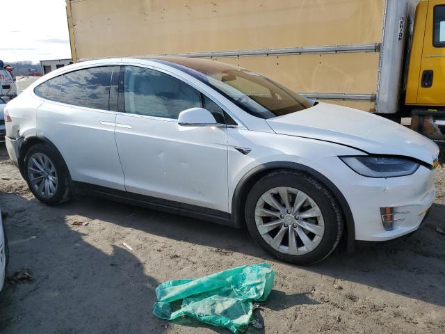 Obraz 3 z 2017 TESLA MODEL X  2017 z VIN 5YJXCAE20HF068009