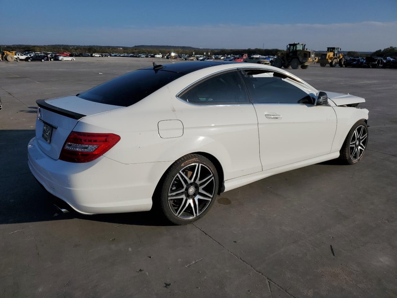 Obraz 3 z 2013 MERCEDES-BENZ C 350 2013 z VIN WDDGJ5HB9DG153574