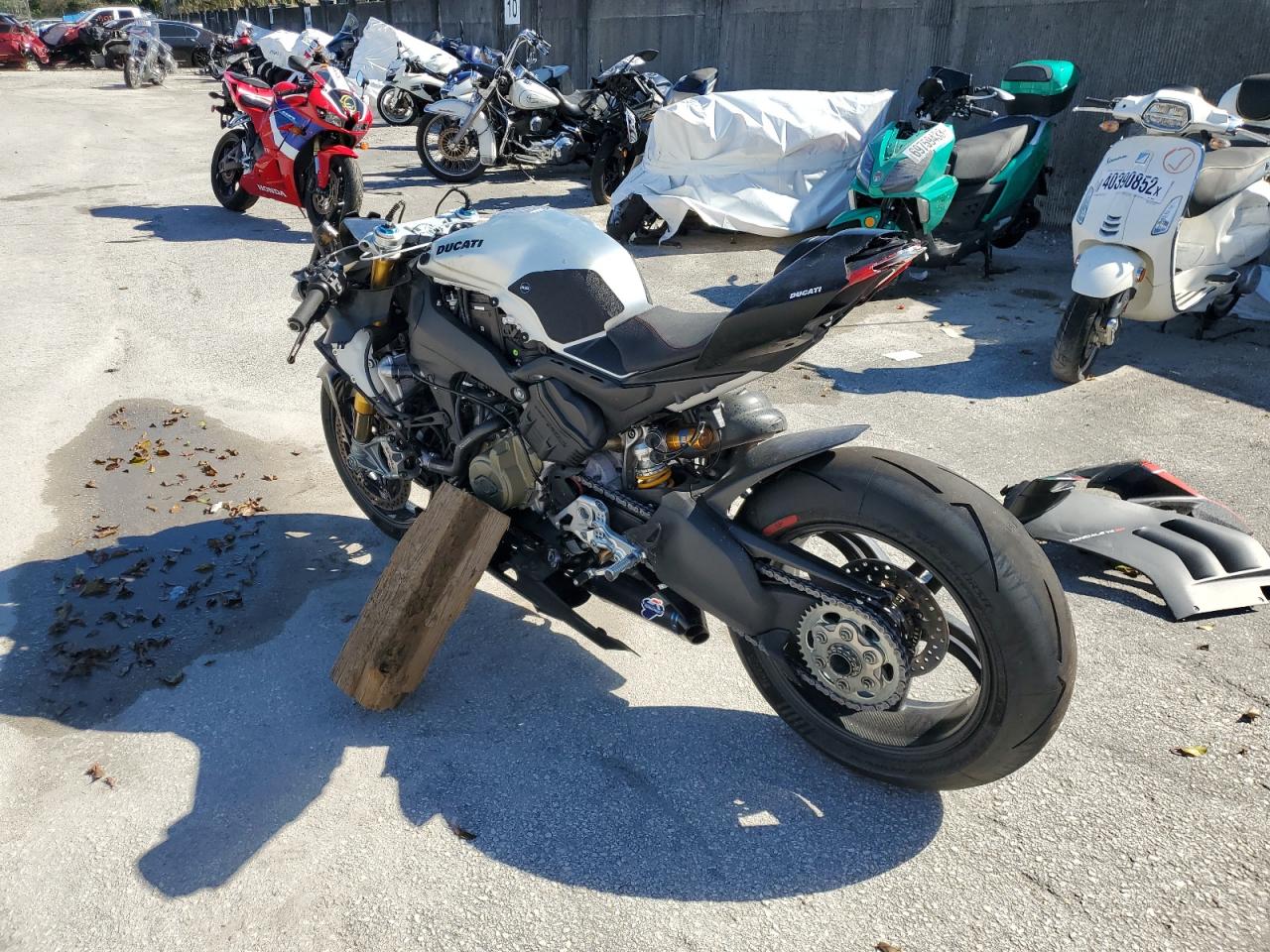 Image 3 of 2021 DUCATI PANIGALE V4 2021 with VIN ZDMDAGNW4MB001591