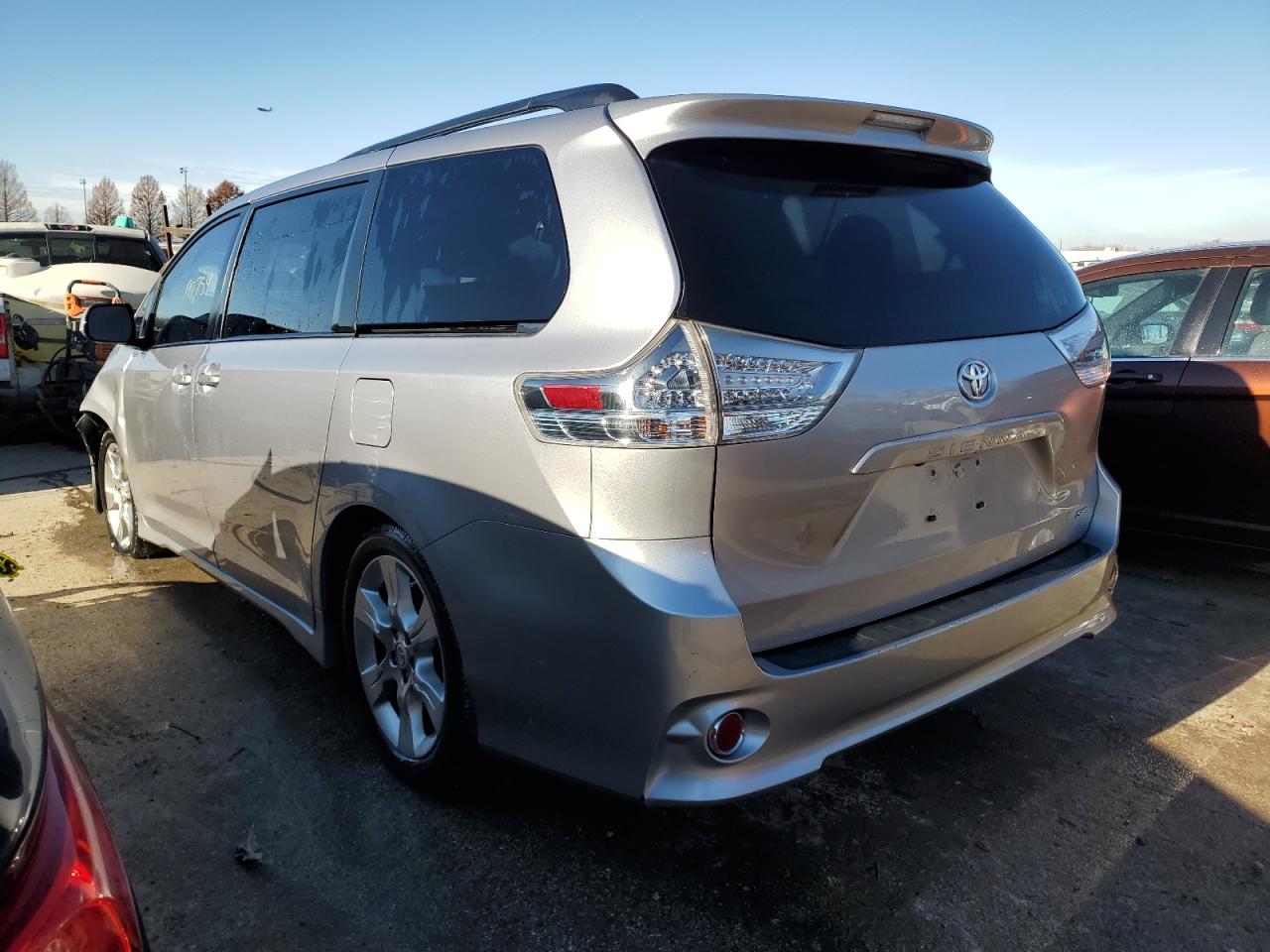 Изображение 2 2011 TOYOTA SIENNA SPORT 2011 с VIN 5TDXK3DC3BS035209