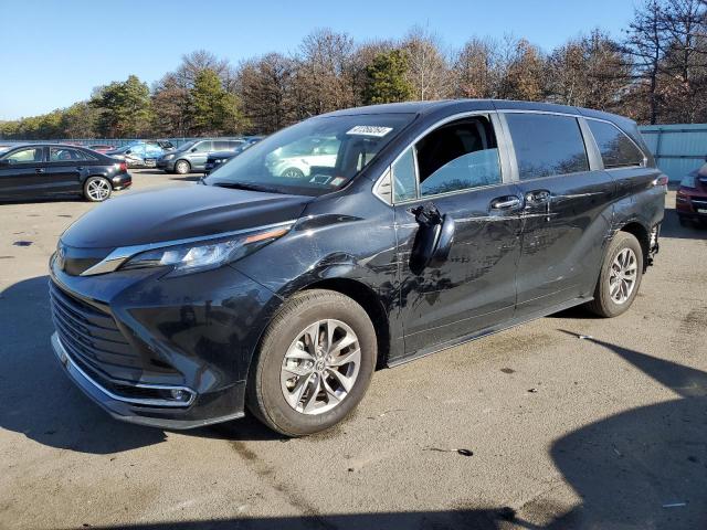 2023 TOYOTA SIENNA XLE 2023 image
