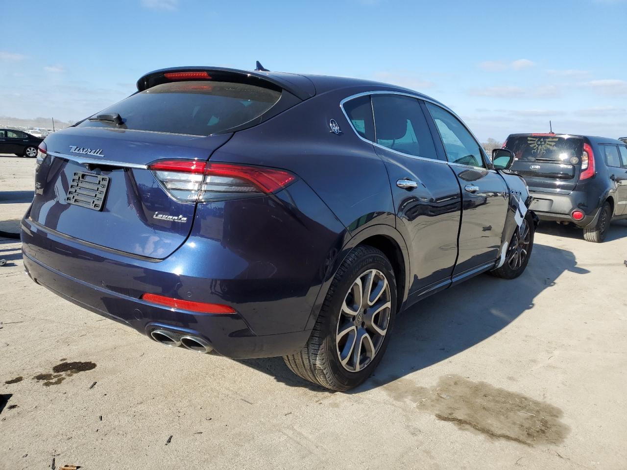 Изображение 3 2021 MASERATI LEVANTE S 2021 с VIN ZN661YUA8MX378913