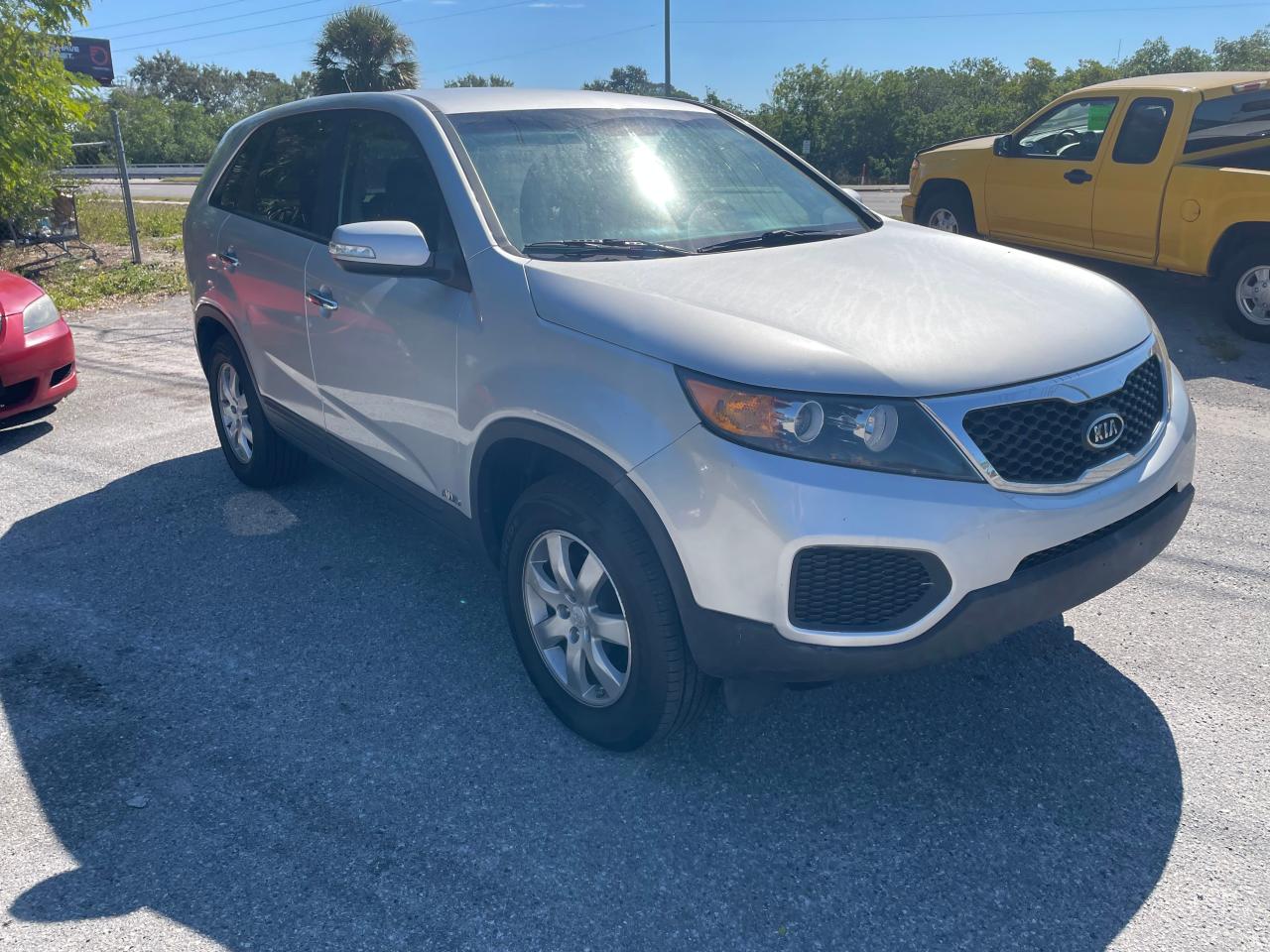 Image 1 of 2011 KIA SORENTO BASE 2011 with VIN 5XYKTCA15BG112296