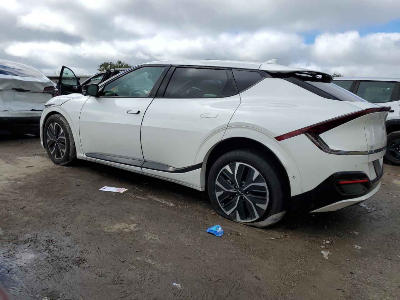 Изображение 2 Kia Ev6 Gt Line 2022 с VIN KNDC44LA0N5034236