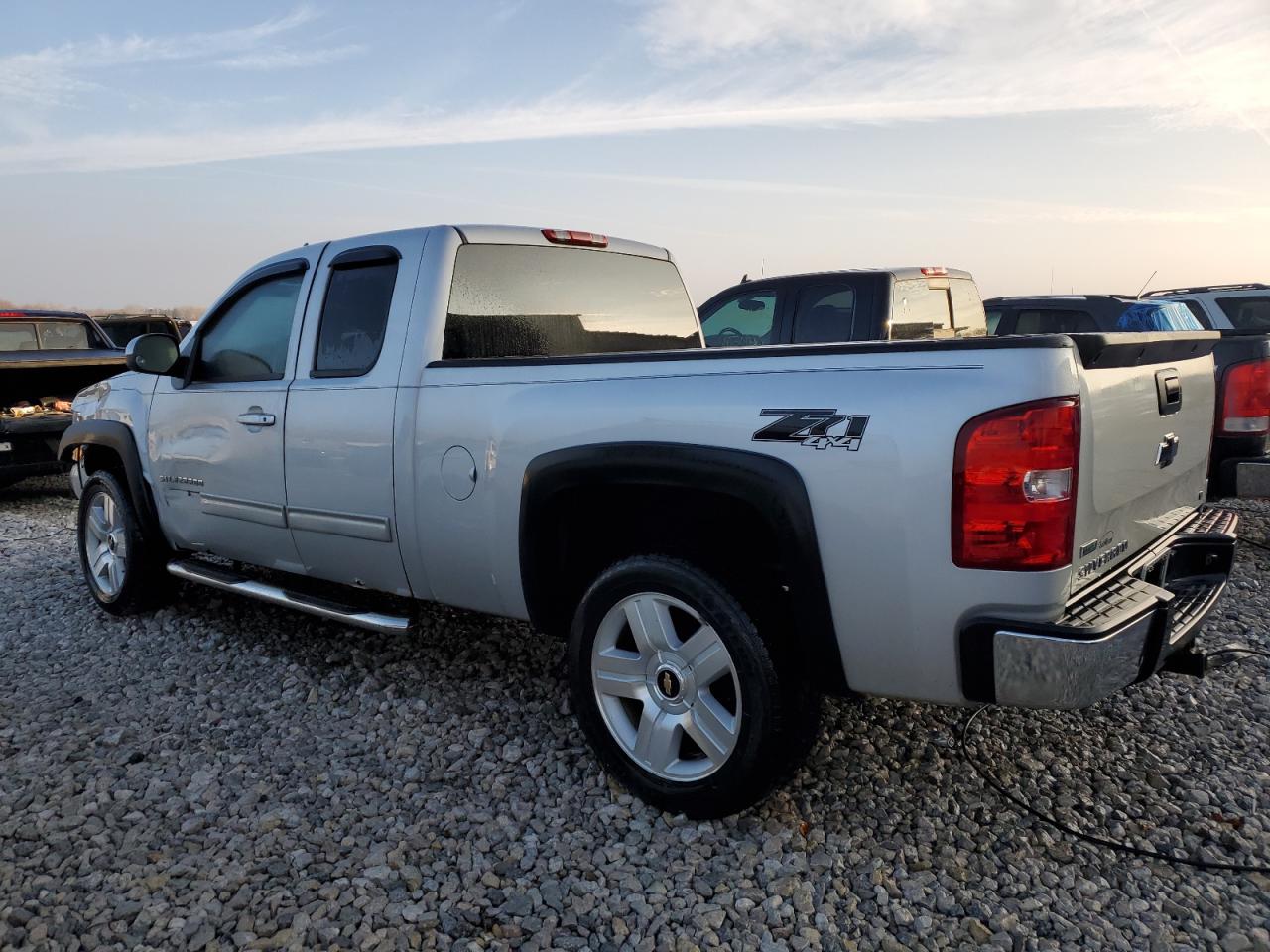 Изображение 2 2010 CHEVROLET SILVERADO K1500 LT 2010 с VIN 1GCSKSE38AZ157791