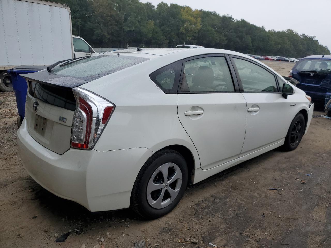 Obraz 3 z Toyota Prius 2013 z VIN JTDKN3DU5D5682620