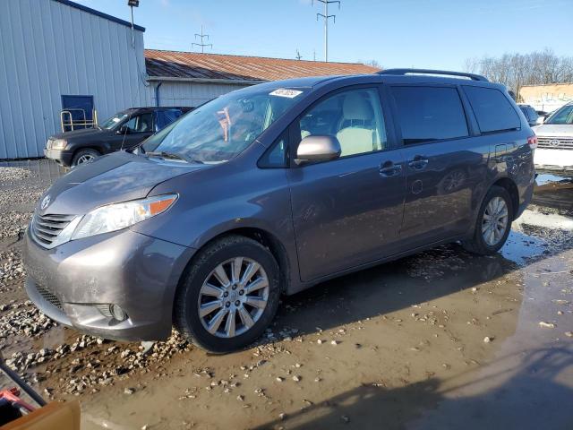 2014 TOYOTA SIENNA LE 2014 image