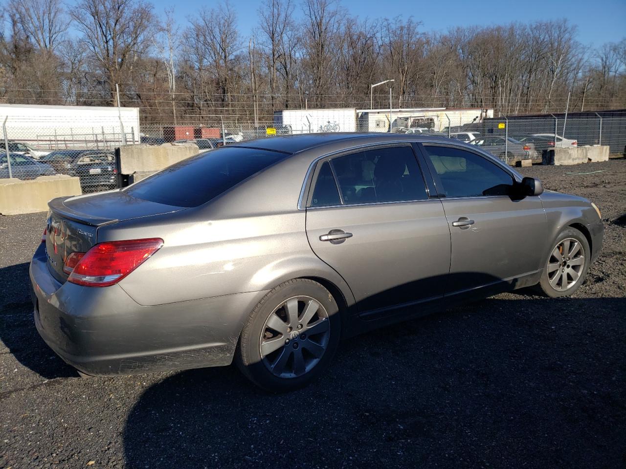 Image 3 of 2005 TOYOTA AVALON XL 2005 with VIN 4T1BK36B45U025072