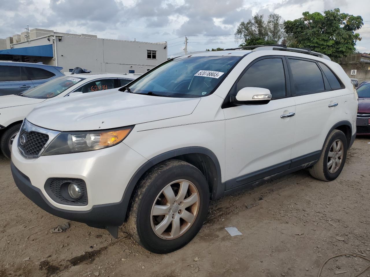 Image 1 of 2013 KIA SORENTO LX 2013 with VIN 5XYKT3A6XDG343886