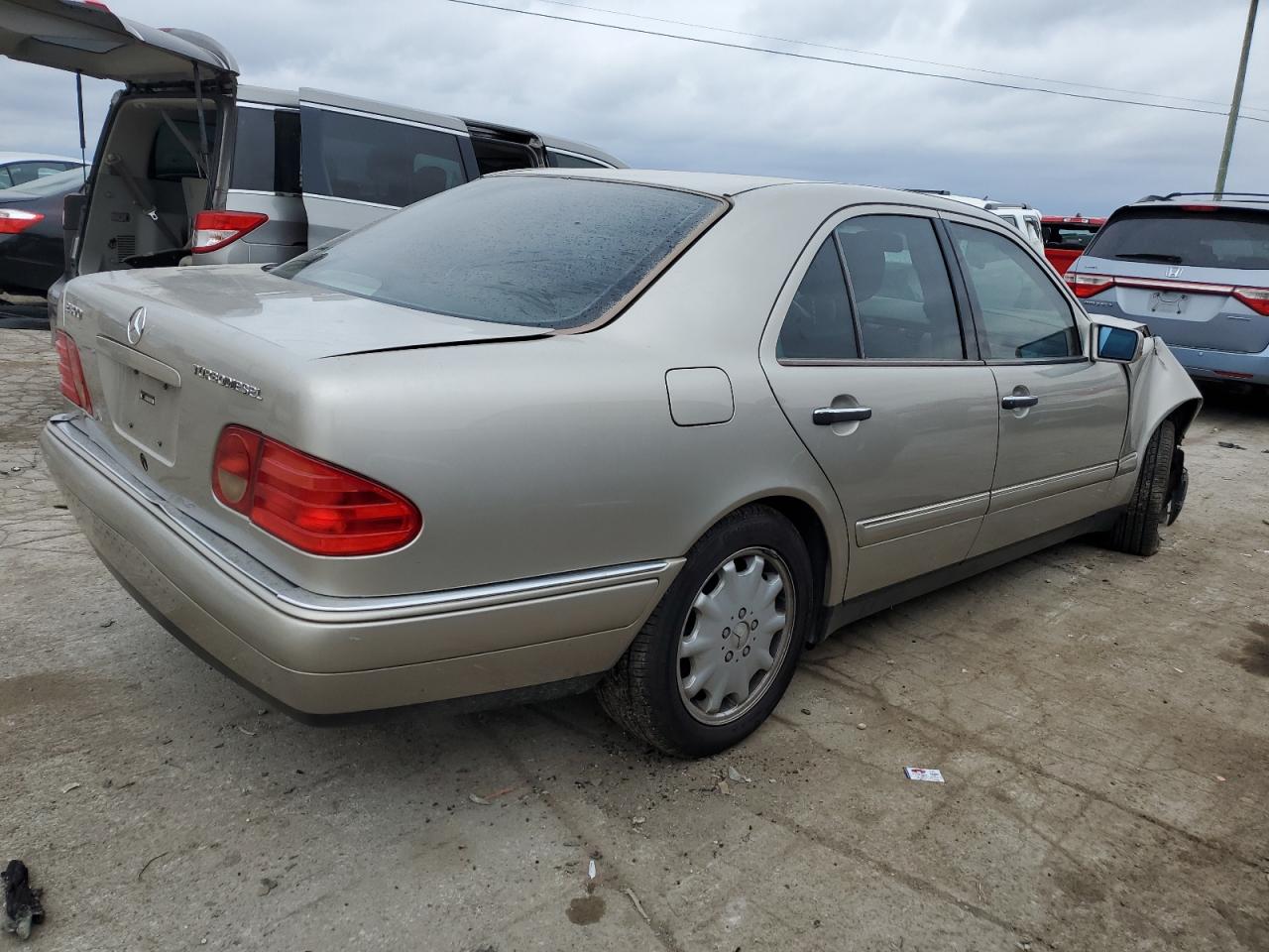 Image 3 of 1999 MERCEDES-BENZ E 300TD 1999 with VIN WDBJF25H6XA732620